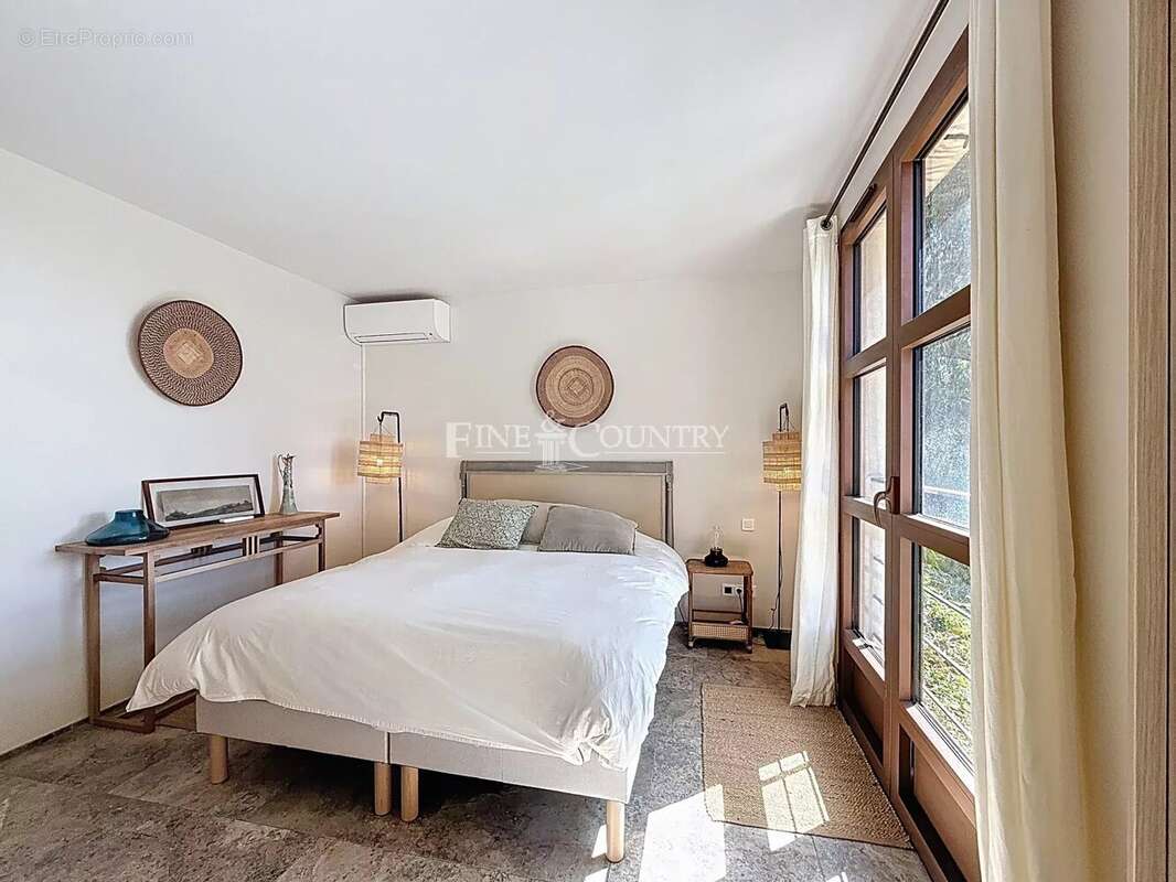 Maison à CHATEAUNEUF-GRASSE