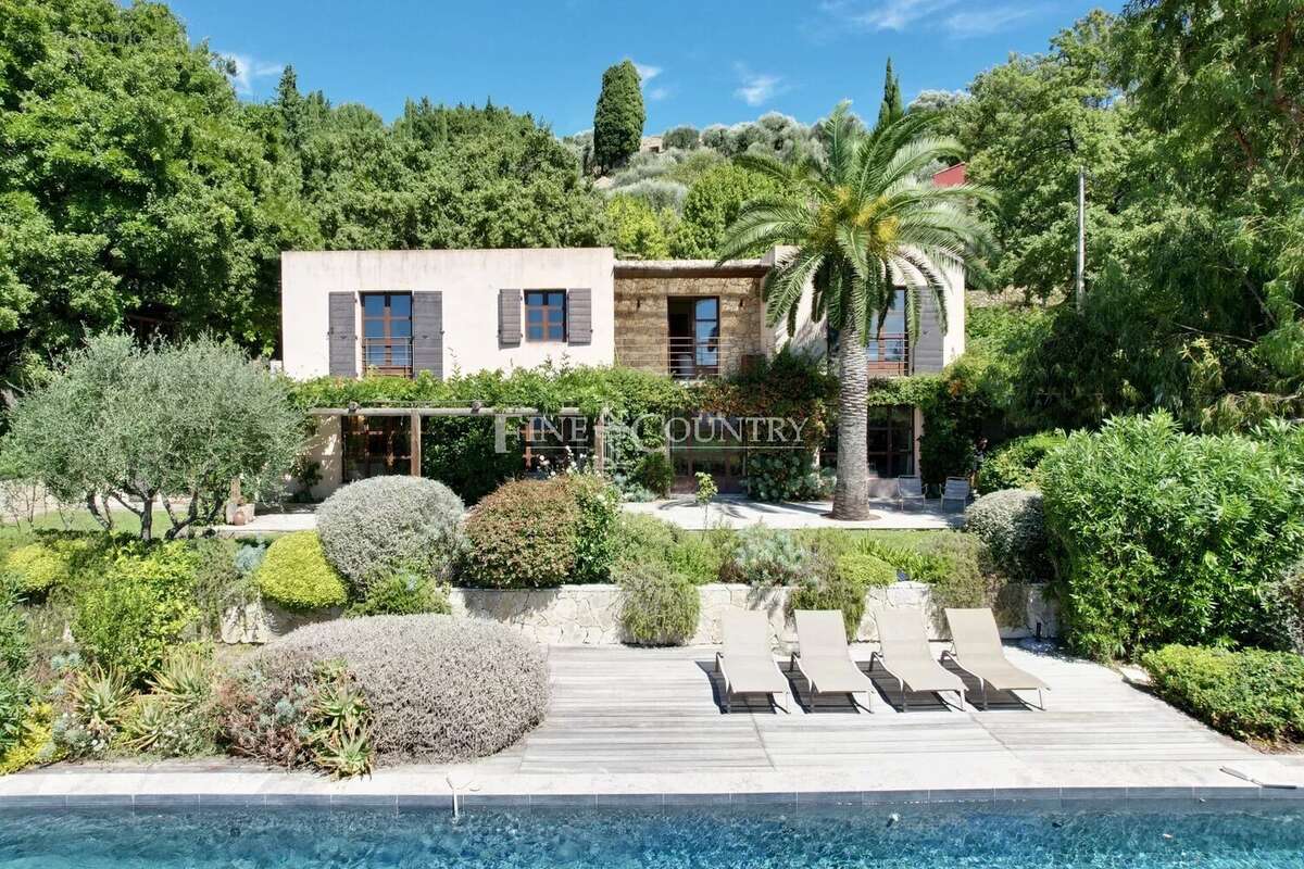 Maison à CHATEAUNEUF-GRASSE