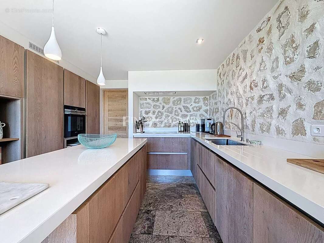 Maison à CHATEAUNEUF-GRASSE