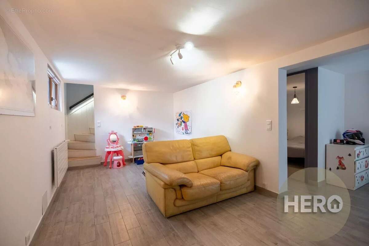 Maison à NEAUPHLE-LE-CHATEAU