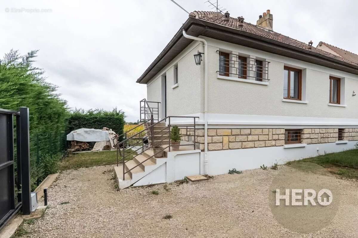 Maison à NEAUPHLE-LE-CHATEAU