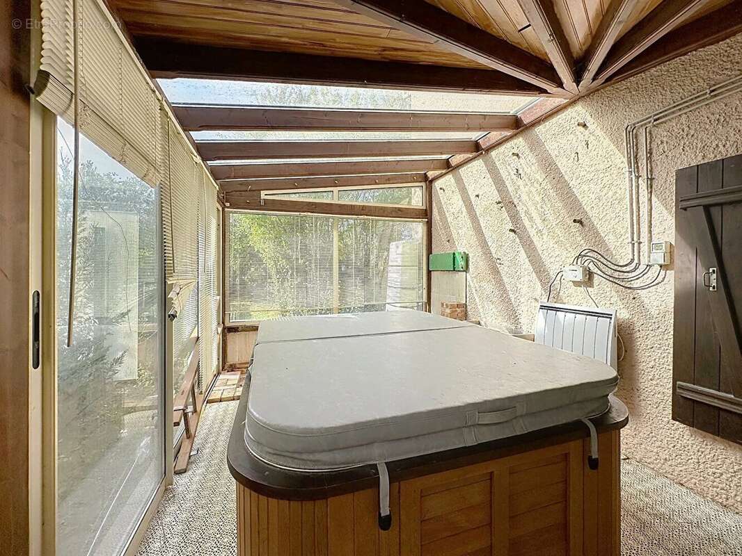 Maison à VOISINS-LE-BRETONNEUX