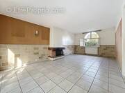 Maison à VOISINS-LE-BRETONNEUX