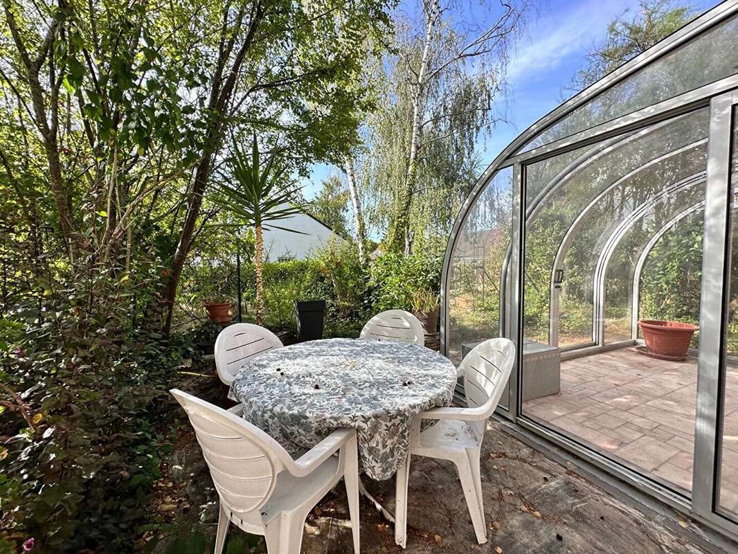 Maison à VOISINS-LE-BRETONNEUX