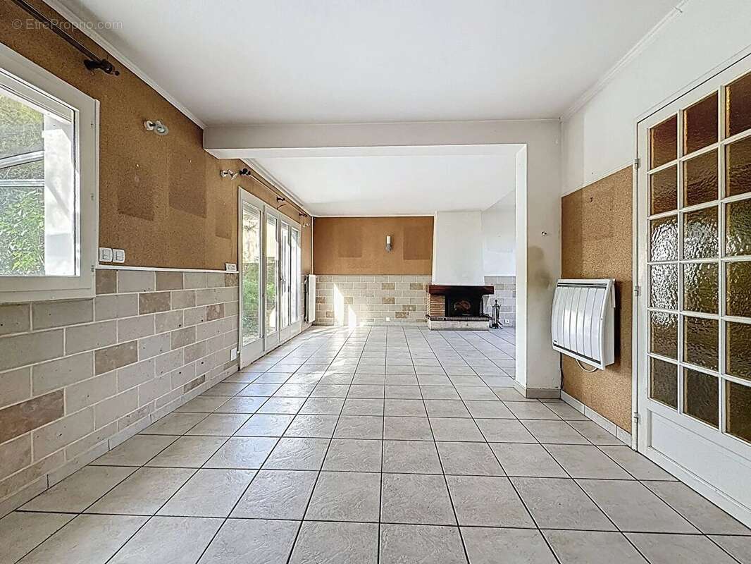 Maison à VOISINS-LE-BRETONNEUX