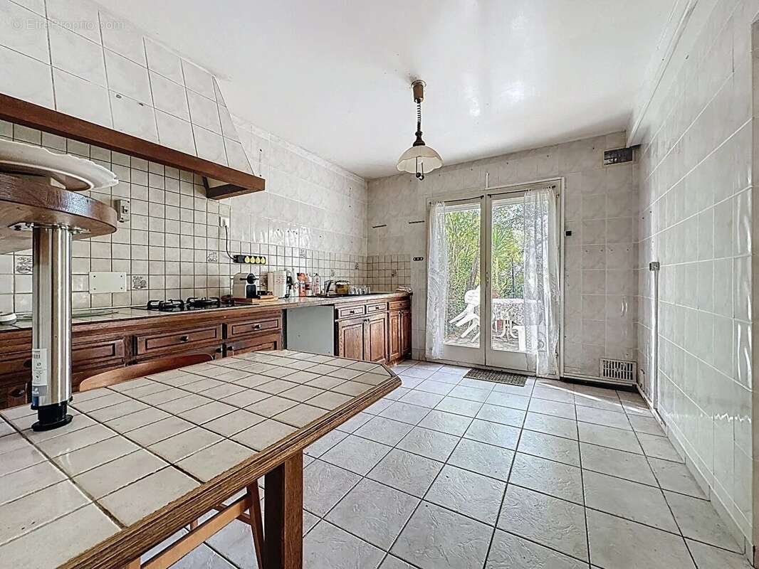 Maison à VOISINS-LE-BRETONNEUX