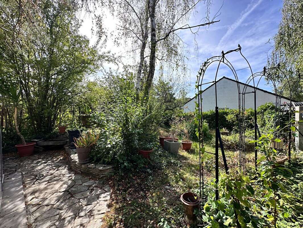 Maison à VOISINS-LE-BRETONNEUX