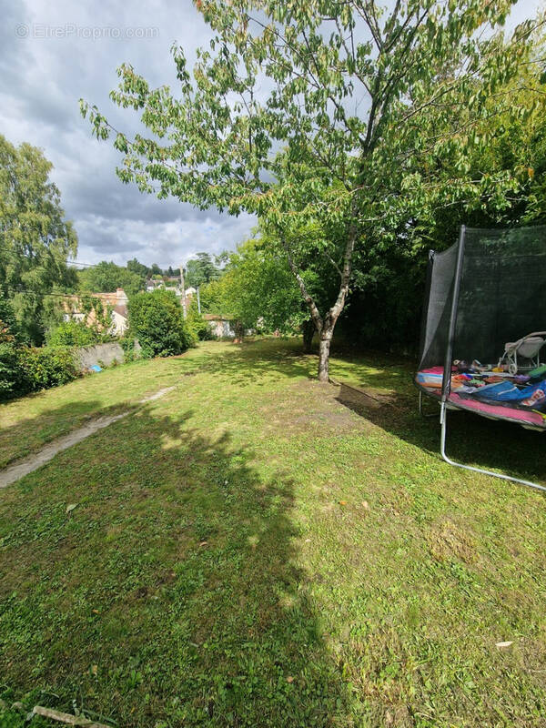 Terrain à FONTENAY-SAINT-PERE