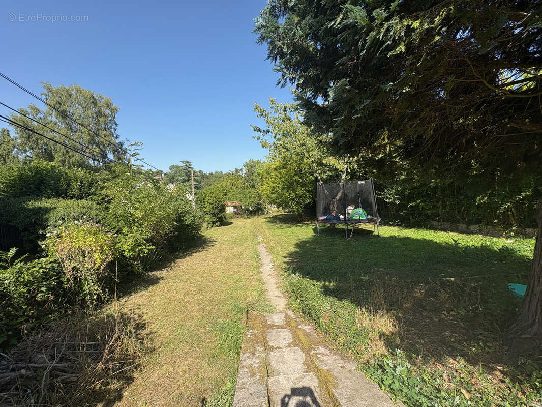 Terrain à FONTENAY-SAINT-PERE