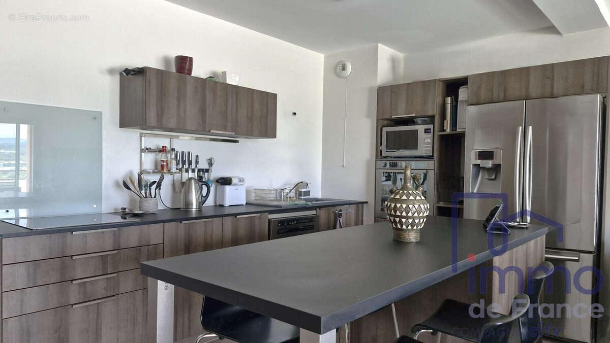 cuisine equipee meublee - Appartement à LA TALAUDIERE