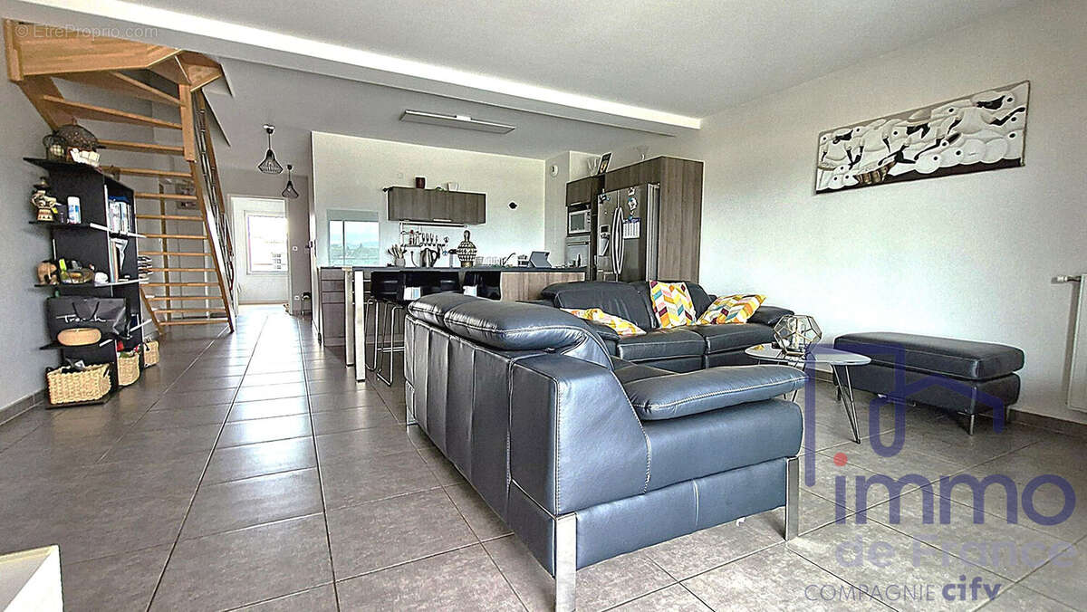 ensemble pièce de vie vue de la terrasse - Appartement à LA TALAUDIERE