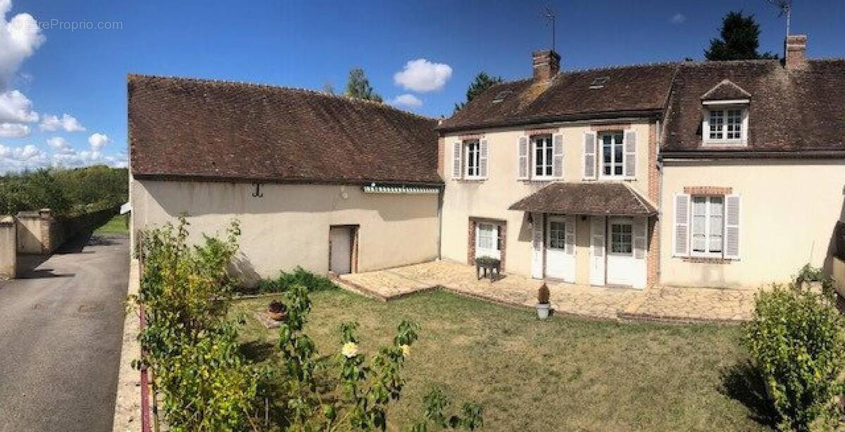 Photo 1 - Maison à CHAMPS