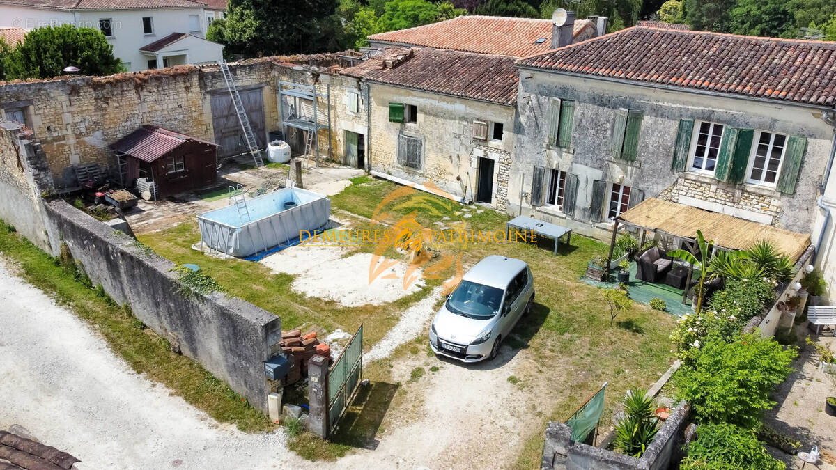 Maison à CHERVES-RICHEMONT