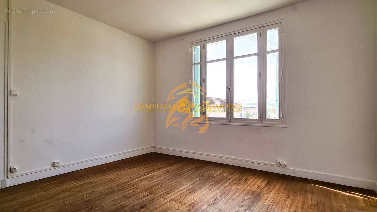 Maison à SAINT-YRIEIX-SUR-CHARENTE