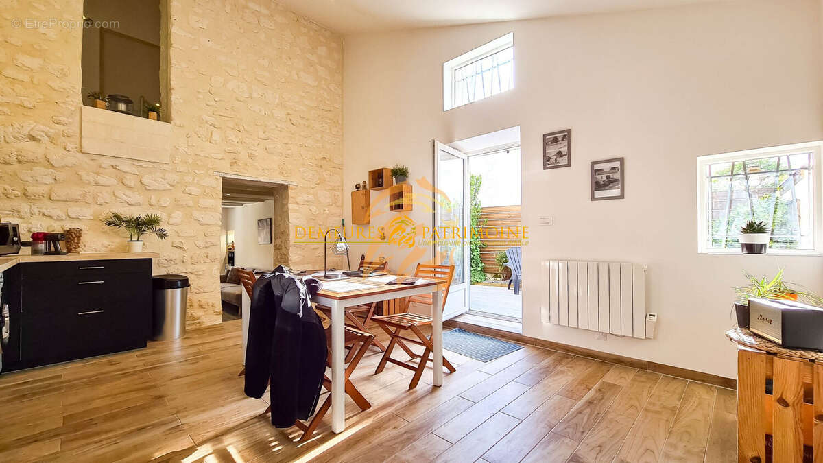 Maison à MAGNAC-SUR-TOUVRE