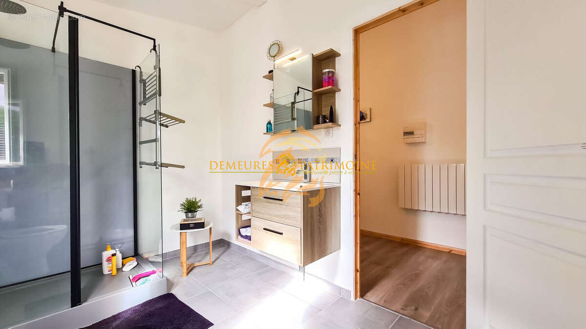 Maison à MAGNAC-SUR-TOUVRE