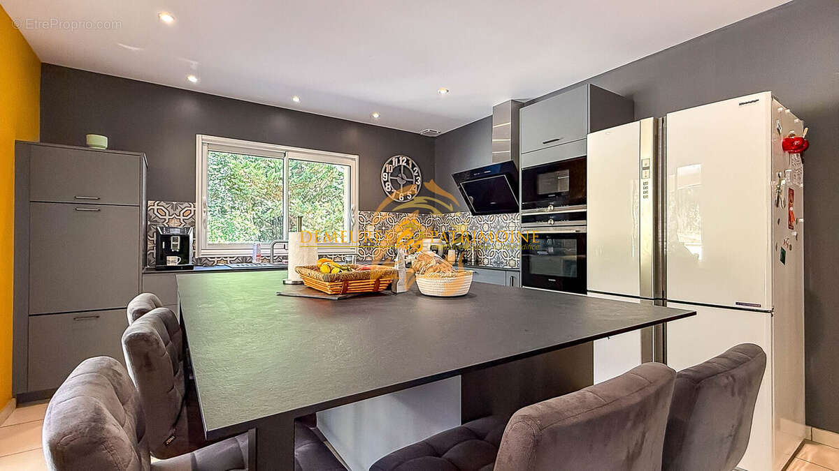 Maison à MAGNAC-SUR-TOUVRE