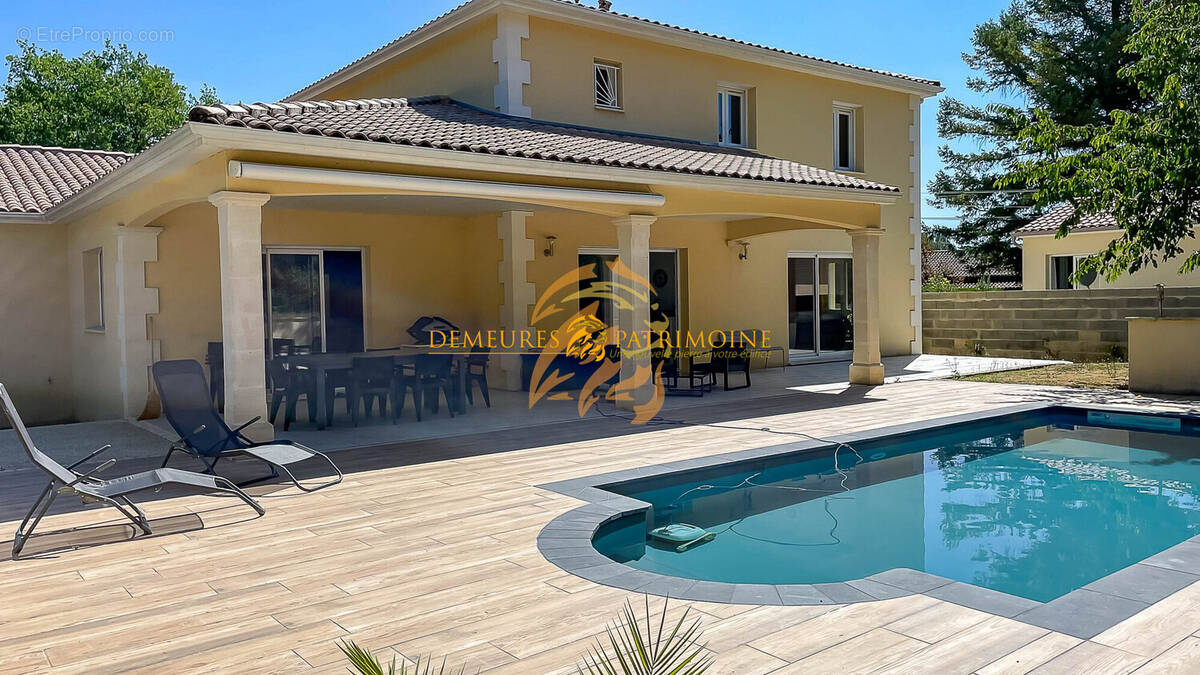 Maison à MAGNAC-SUR-TOUVRE