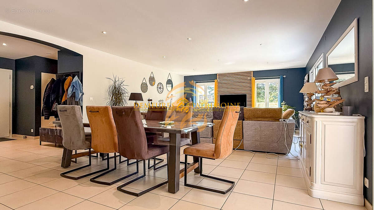 Maison à MAGNAC-SUR-TOUVRE