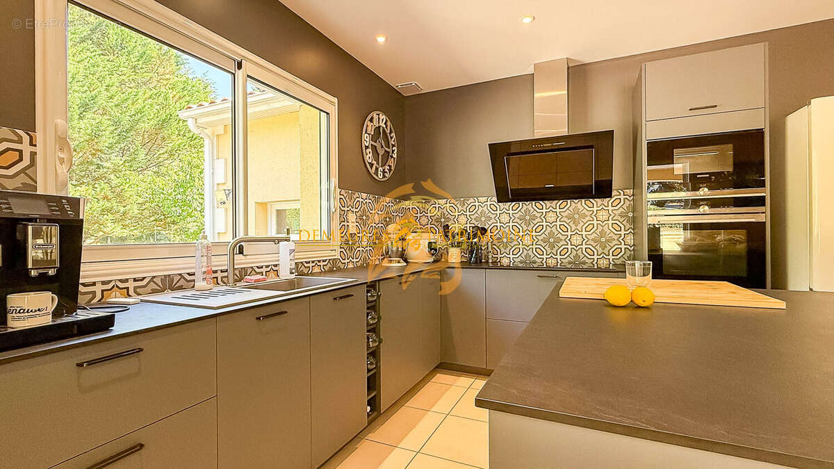 Maison à MAGNAC-SUR-TOUVRE