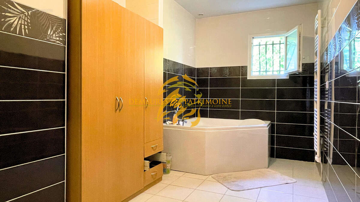 Maison à CHASSENEUIL-SUR-BONNIEURE