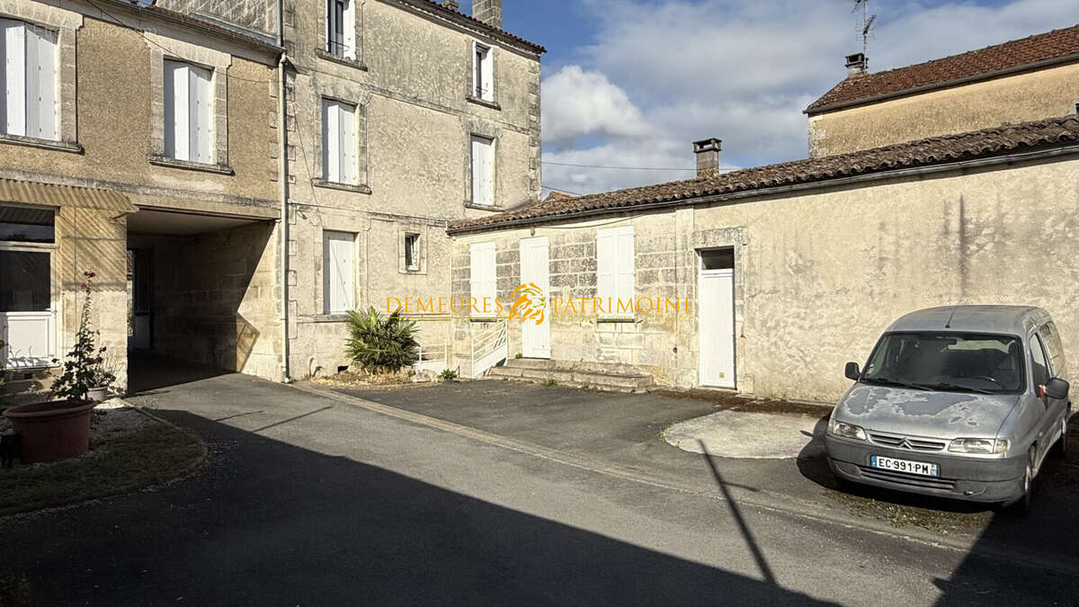 Appartement à SAINT-YRIEIX-SUR-CHARENTE