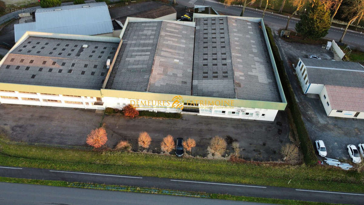 Commerce à ROULLET-SAINT-ESTEPHE