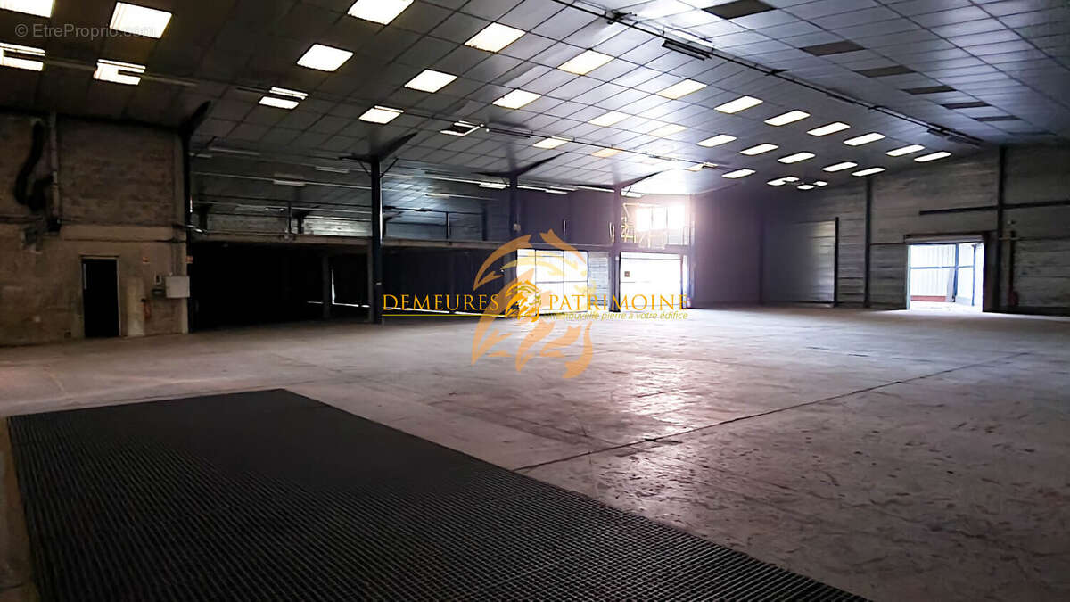 Commerce à ROULLET-SAINT-ESTEPHE