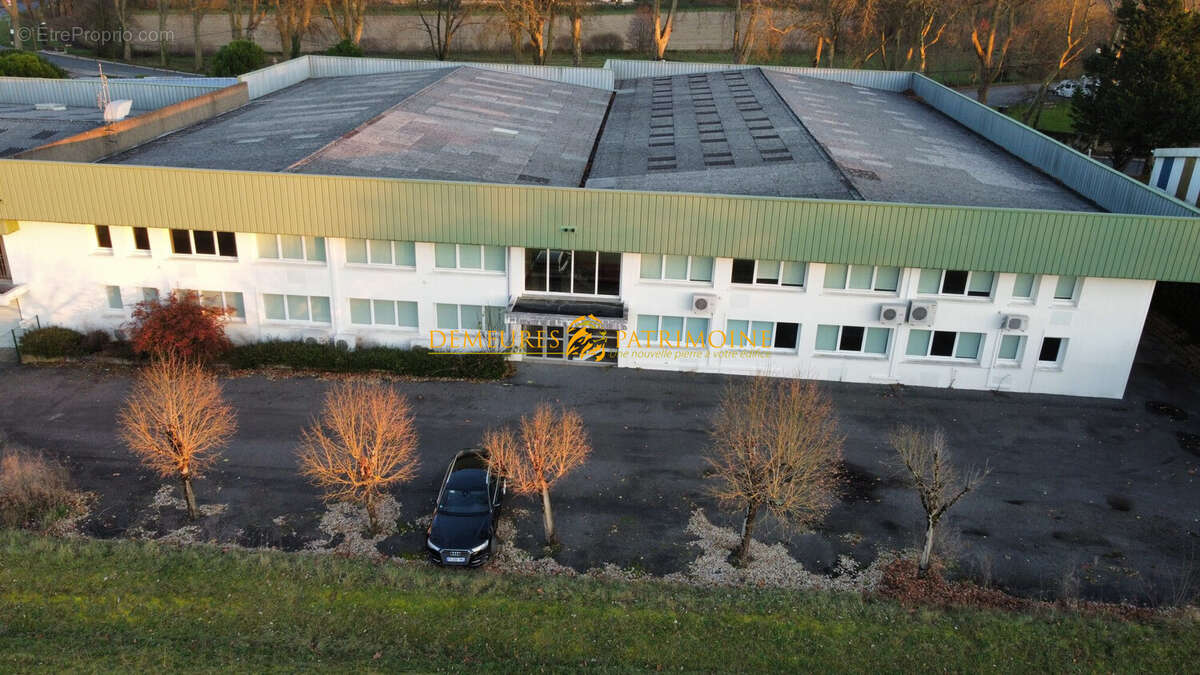 Commerce à ROULLET-SAINT-ESTEPHE