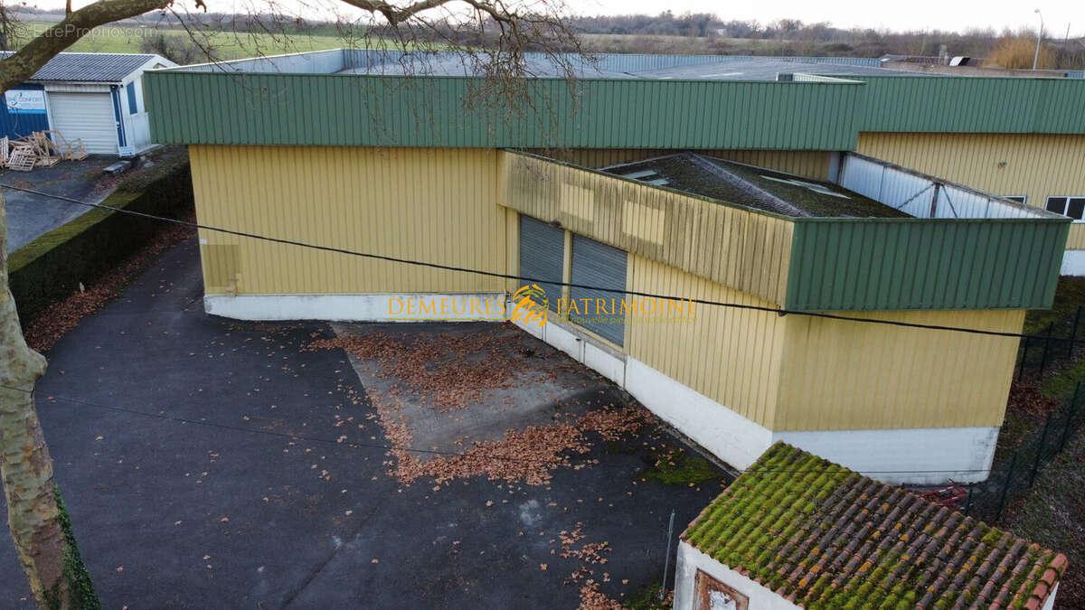 Commerce à ROULLET-SAINT-ESTEPHE