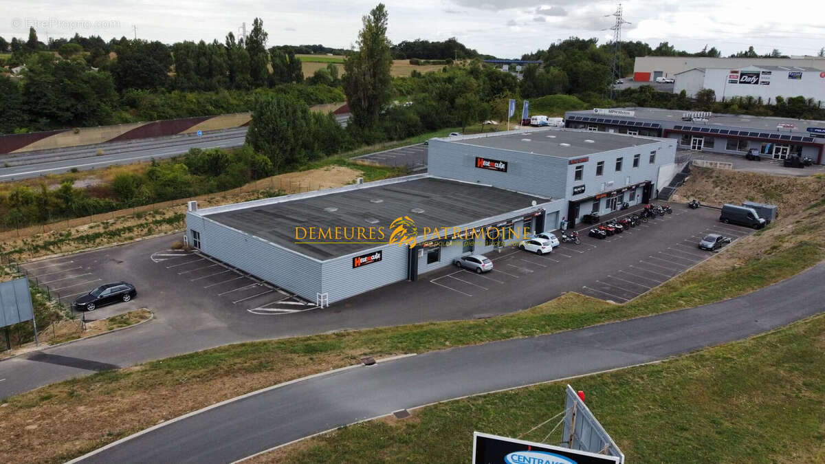 Commerce à CHAMPNIERS