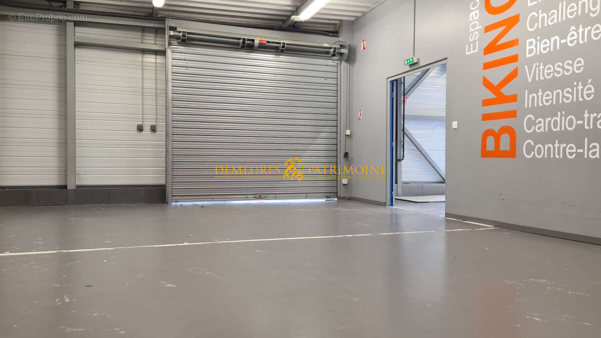 Commerce à CHAMPNIERS