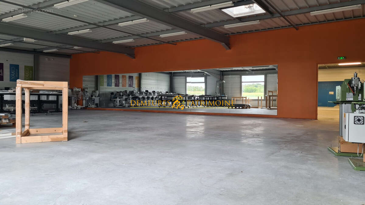 Commerce à CHAMPNIERS