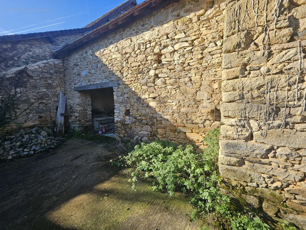 Maison à SAINT-HILAIRE-LES-PLACES