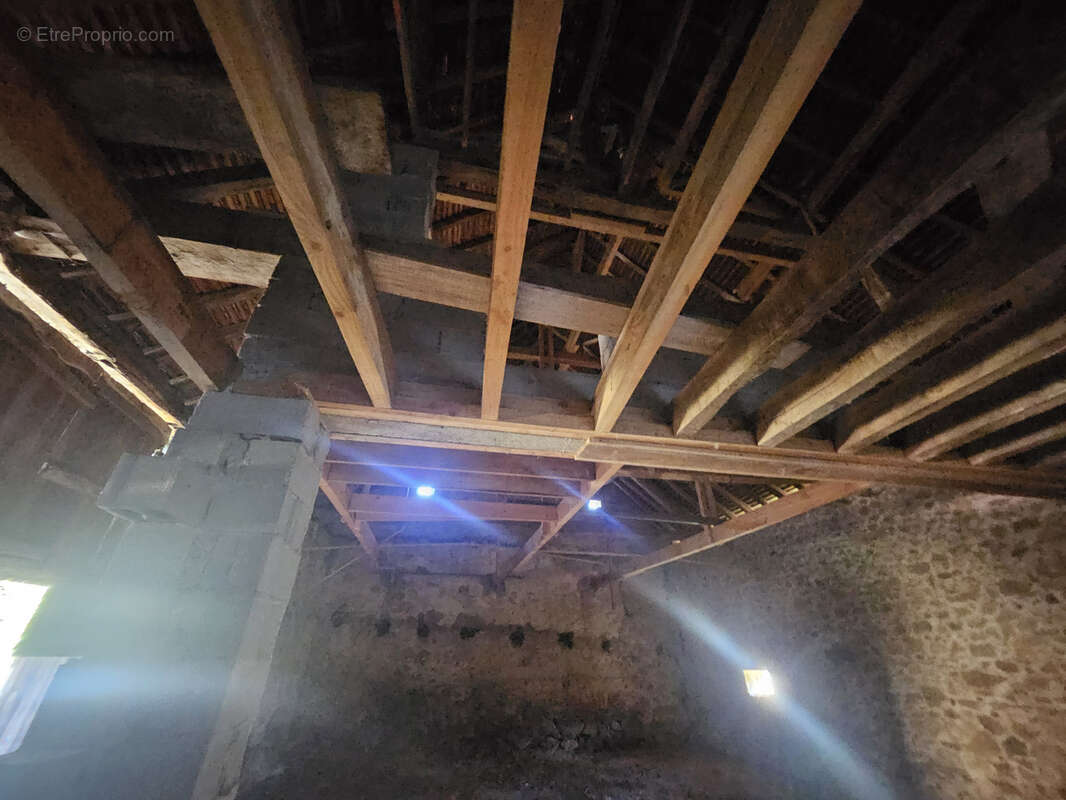 Maison à SAINT-HILAIRE-LES-PLACES