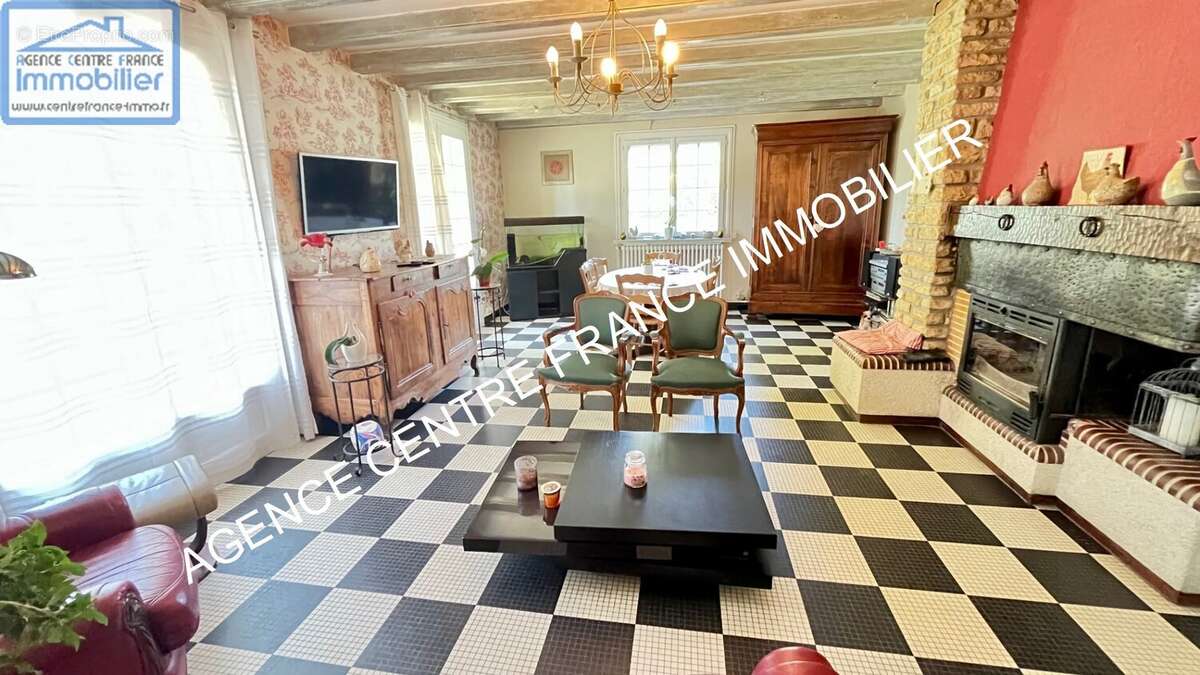 Maison à SAINT-DOULCHARD