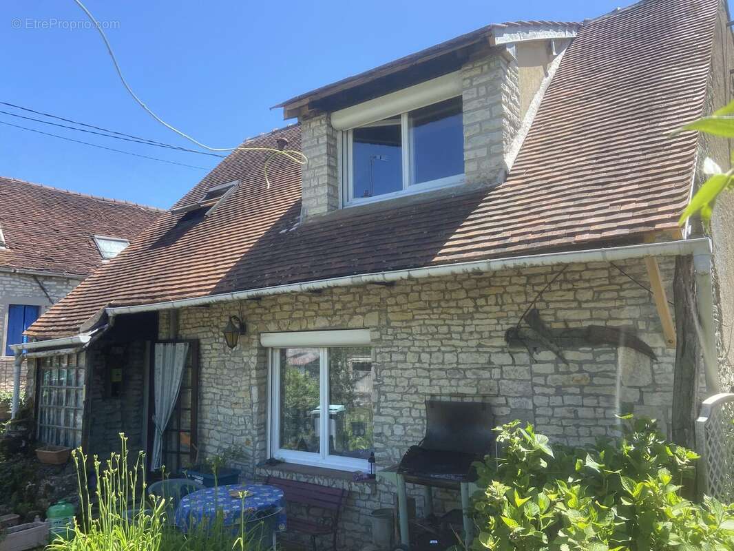 Maison à JOUX-LA-VILLE