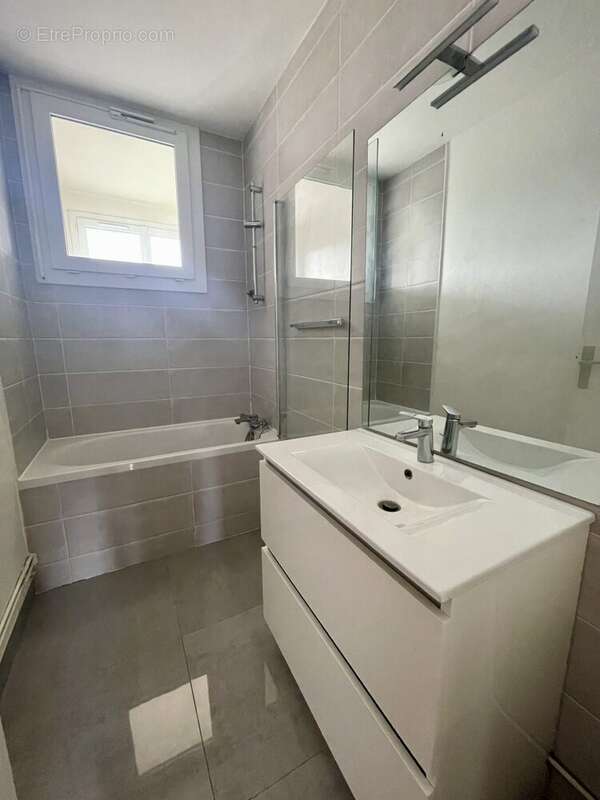 Salle de bain - Appartement à LANDERNEAU