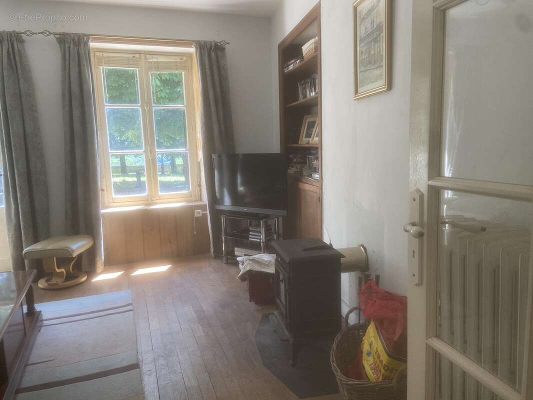 Maison à MAILLY-LE-CHATEAU