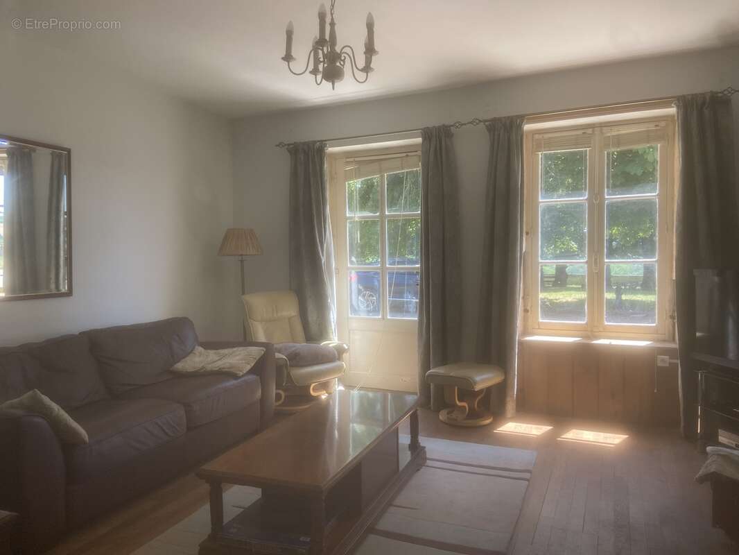 Maison à MAILLY-LE-CHATEAU