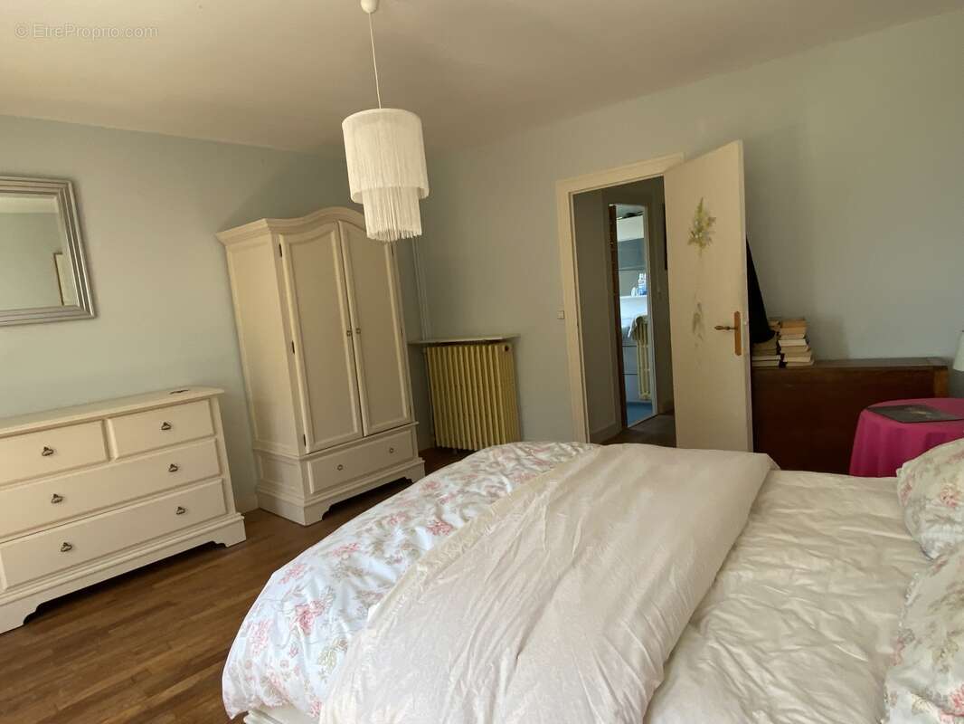 Maison à MAILLY-LE-CHATEAU