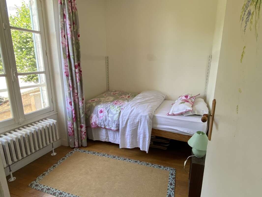 Maison à MAILLY-LE-CHATEAU