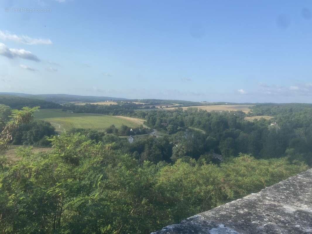 Maison à MAILLY-LE-CHATEAU