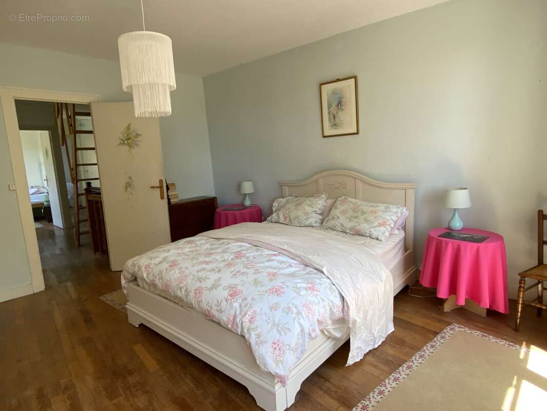 Maison à MAILLY-LE-CHATEAU