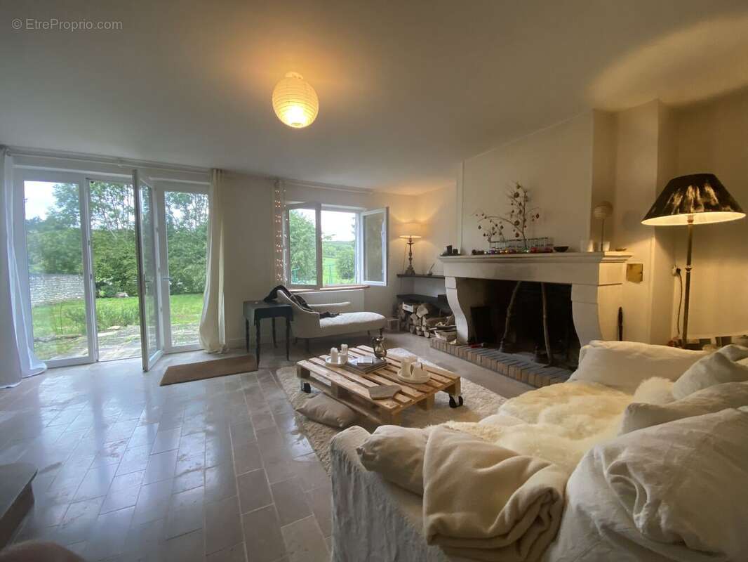 Maison à VOUTENAY-SUR-CURE