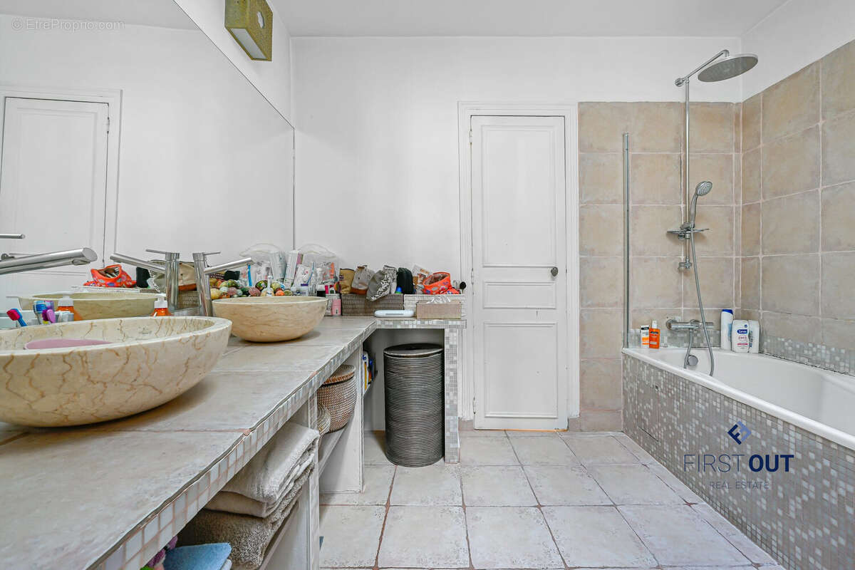 Maison à LEVALLOIS-PERRET