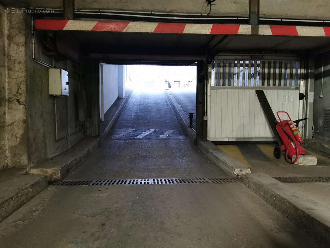 Parking à PARIS-19E