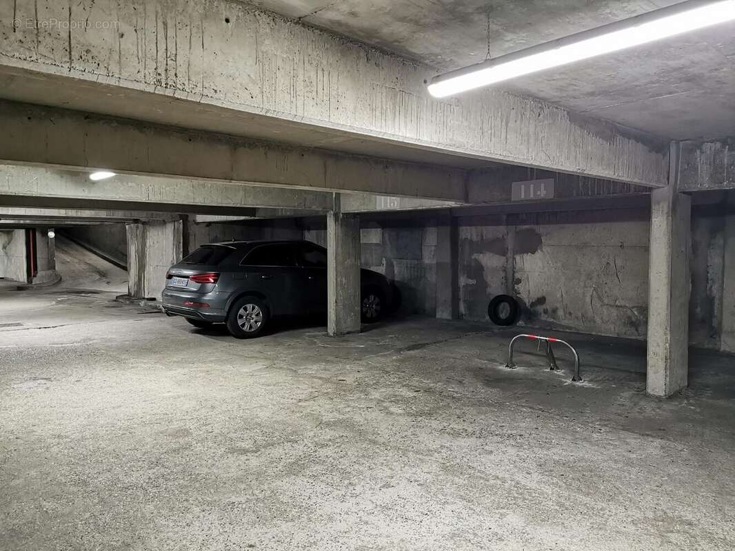 Parking à PARIS-19E
