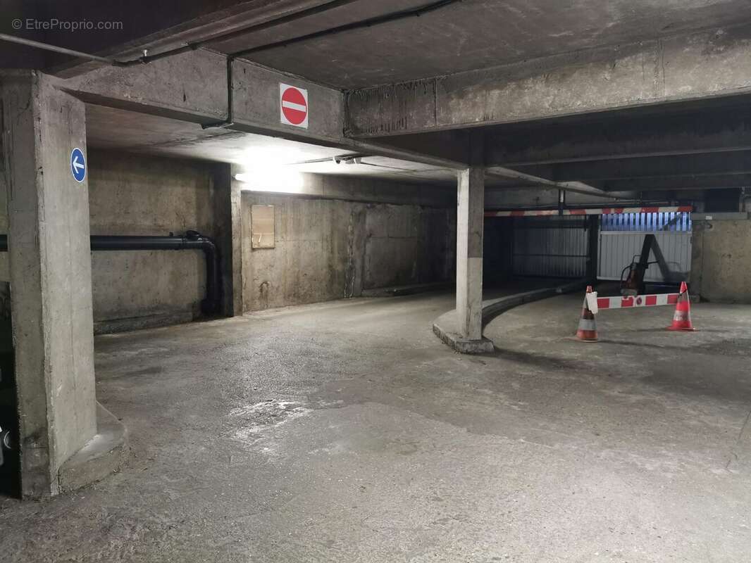 Parking à PARIS-19E
