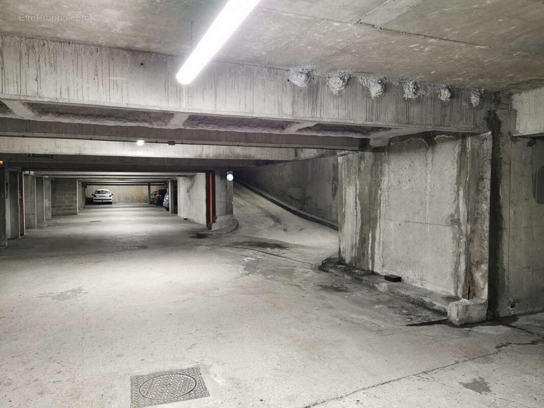 Parking à PARIS-19E